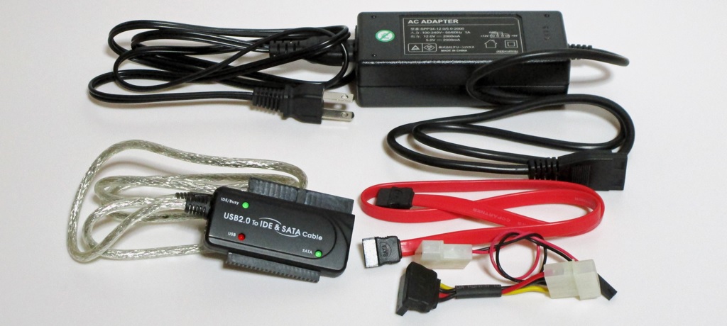 SATA-USB変換アダプタの同梱物